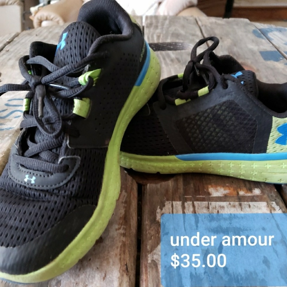Youth size under armour shoes